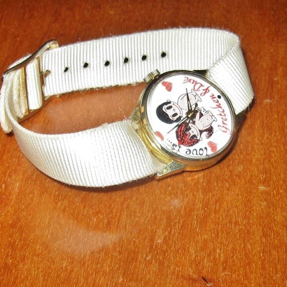 Vintage Love is... Kim Casali Watch Gretchen and Dave Figures White Cloth Strap - Picture 4 of 12